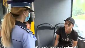 Cum a reacționat un tânăr bucureștean după ce a fost prins de polițiști fără mască în autobuz: "Nu am pentru că.."
