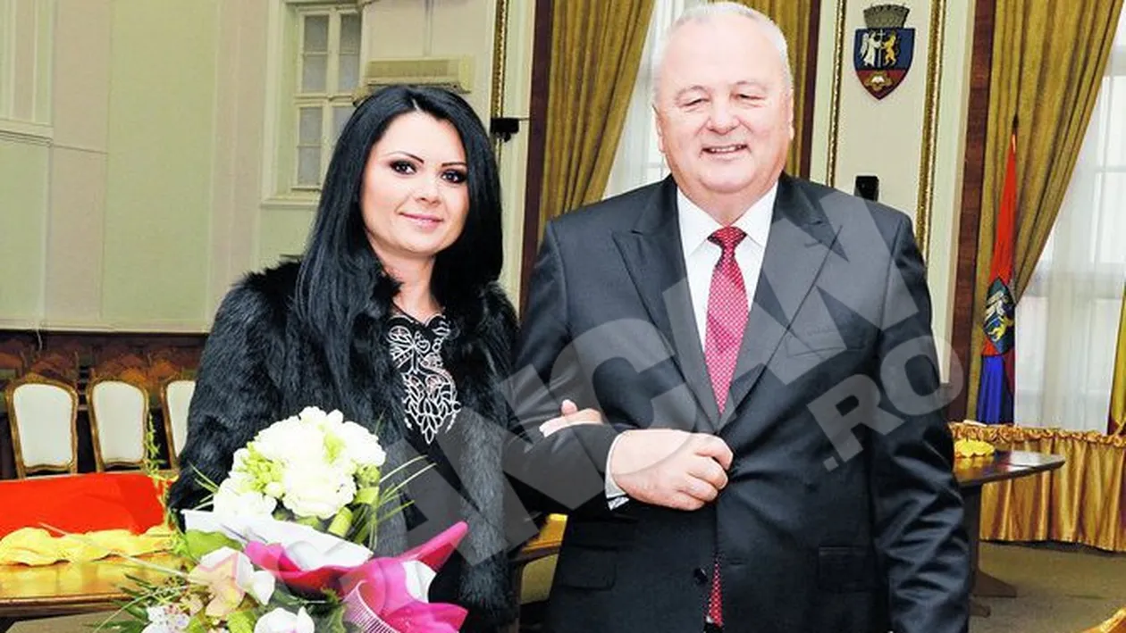 Satul de gelozia excesiva a sotiei, un parlamentar a divortat si s-a insurat cu amanta! Si-a luat nevasta cu 31 de ani mai tanara