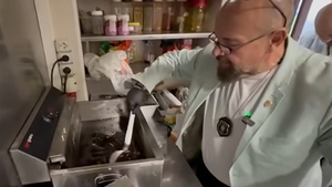 "Ce prăjiți aici?" Cum a răspuns bucătăreasa unui restaurant bucureștean la întrebarea lui Piedone. Șeful ANPC s-a crucit când a auzit răspunsul