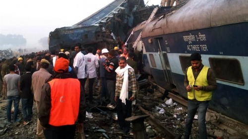 Tragedie în India! Zeci de morţi după ce un tren a lovit un grup de oameni care asistau la un festival religios