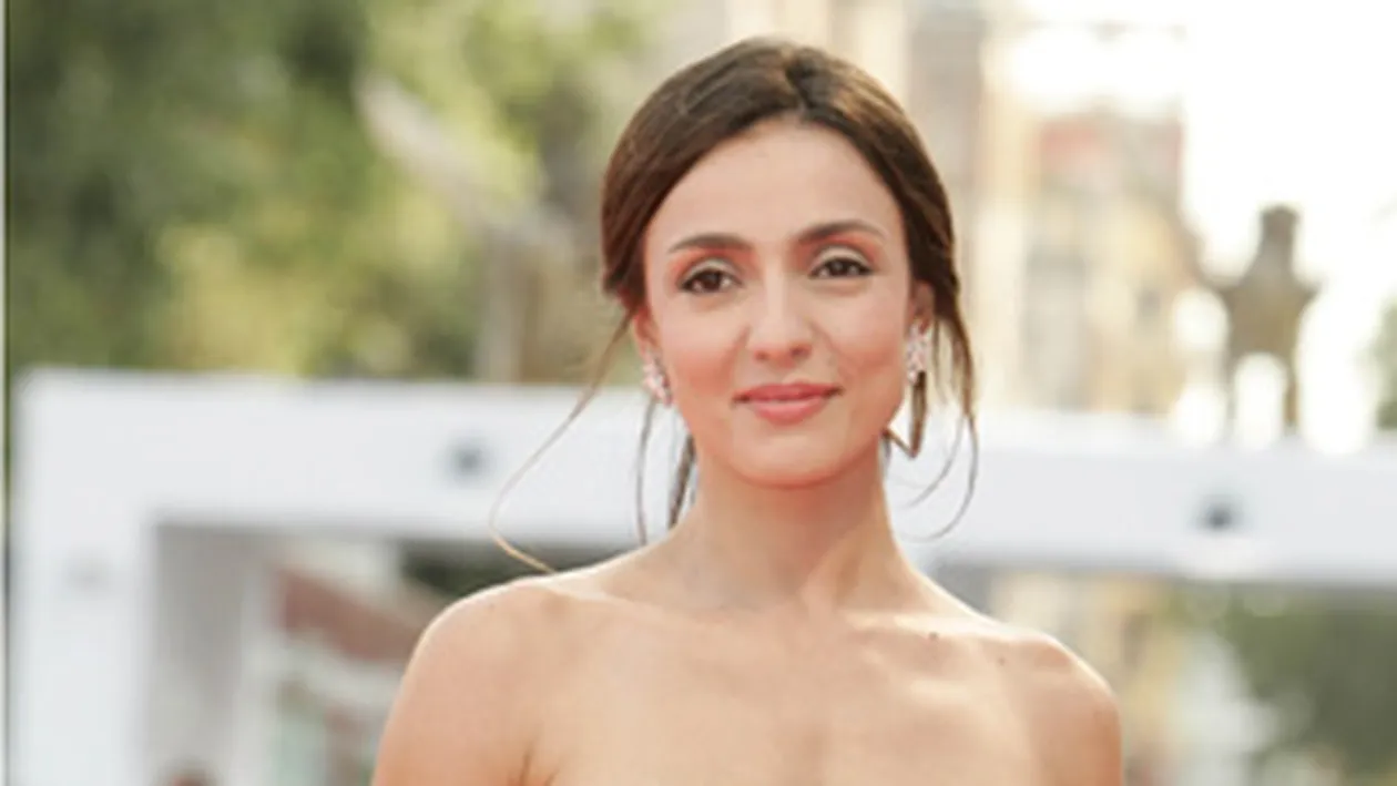 Tu te uitai la emisiunile cu italianca Ambra? Vezi aici ce s-a ales de idolul adolescentei tale!