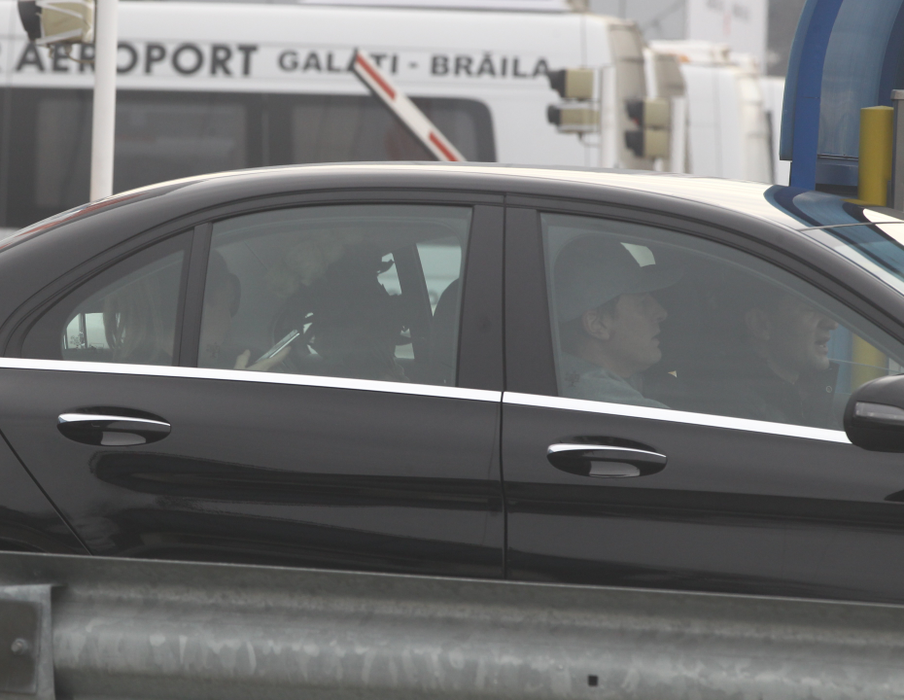 Surpriză! Cu ce maşină au venit să o ia pe Simona Halep de la aeroport, după înfrângerea dramatică de la Australian Open