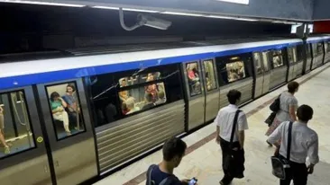 Adevărul din spatele fotografiei! Ce se întâmplă cu acest bătrân care vine zi de zi la metrou
