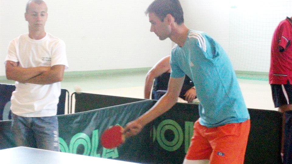 El e “Superman” de Bacau! O lectie incredibila de viata, de la un profesor de sport care si-a carat singur mana retezata de tren!