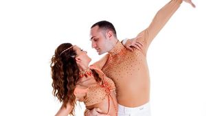 Amor in pasi de salsa! Ei sunt urmasii cuplului Elwira - Mihai Petre! Povestea lor o sa-ti dea fiori pe sira spinarii