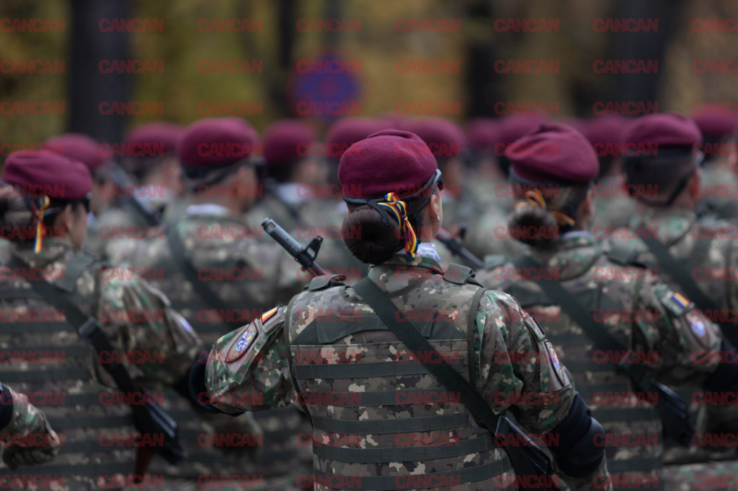 Imagini LIVE de la parada militară de 1 decembrie. Cum au apărut poliţistele la defilare. FOTO