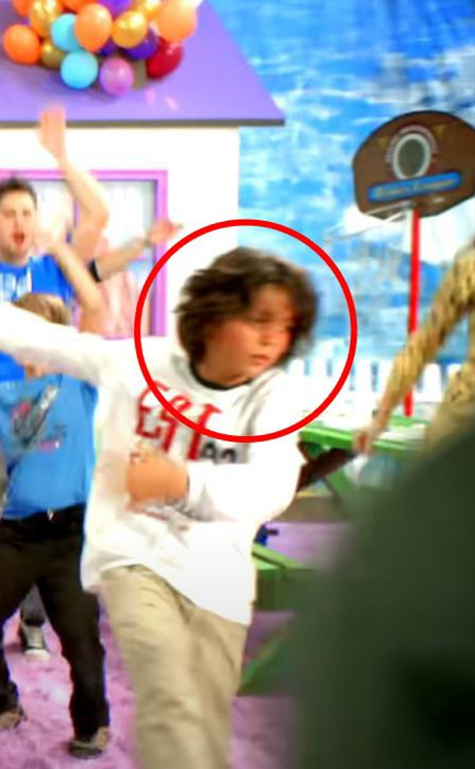 David Popovici a apărut într-un clip de-al lui Alex Velea cu Smiley. Foto: captură YouTube