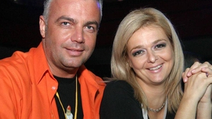 IULIANA MARCIUC are propria metodă de vorbit la telefon, în public. Iată ce face soţia lui ADRIAN ENACHE