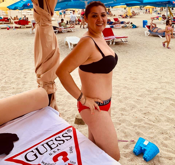 Primele poze cu Minodora în costum de baie, după ce a slăbit 38 de kg! A zis că nu se va fotografia nici pe bani astfel, dar s-a răzgândit