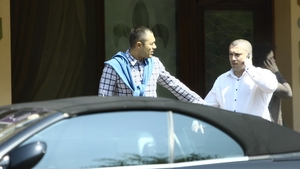Adrian Ilie a fost fugarit de ospatarite! Si-a uitat geanta cu laptopul intr-o cafenea si ce a urmat a fost hilar!