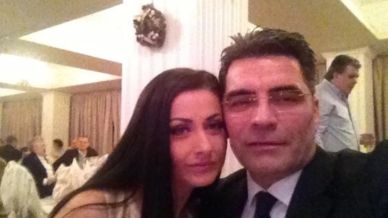 Gabriela Cristea n-a mai dat bani pe rochia de Revelion! A purtat aceeaşi ţinută ca şi la Premiile TV Mania