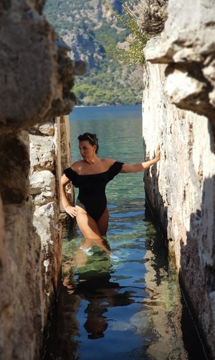 Lavinia Pîrva, poze sexy în costum de baie după aproape 6 luni de când a născut!