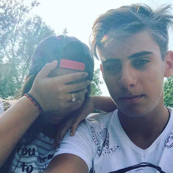 Toată lumea o ştie pe CARMEN MINUNE, dar şi sora ei mai mică îi calcă pe urme! VEZI cum arată ADRIANA, fiica lui ADI MINUNE