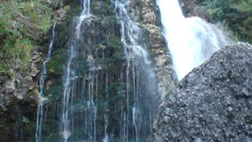 Un bucurestean a cazut de la opt metri in cascada Urlatoarea din Muntii Bucegi!