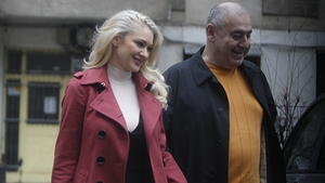 Milionarul DORIN COCOŞ a renunţat la vilă şi s-a mutat cu iubita, la bloc. Se însoară a patra oară?