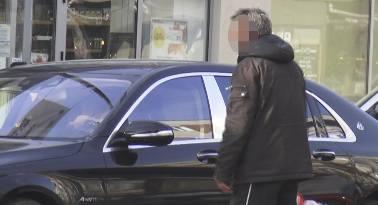 Gigi Becali l-a refuzat pe cerșetorul insistent