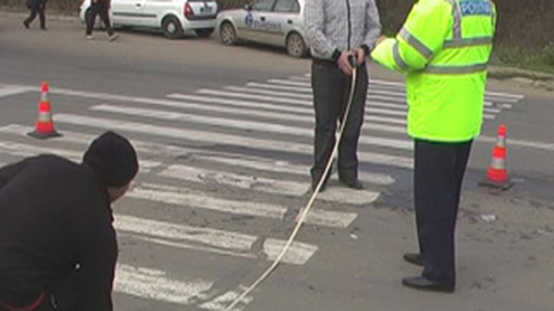 O femeie de 35 de ani a fost lovita de o masina pe o trecere de pietoni din Slatina