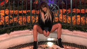 Andreea Antonescu a făcut valuri cu mesajul din miez de noapte: "Citeşte o carte! Suge-o..."