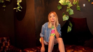 Imaginile momentului în showbiz-ul din România! Alexandra Stan, fotografiată goală pușcă în piscină