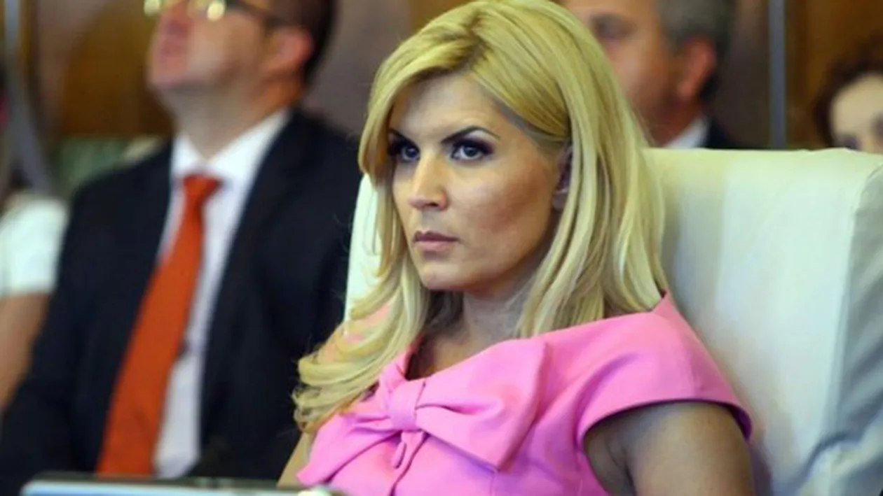 Elena Udrea a facut senzatie in Delta! Toti barbatii au fost cu ochii pe ea!