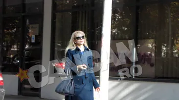 Top-model la 60 de ani! Anastasia Lazariuc defileaza pe strada ca pe podium