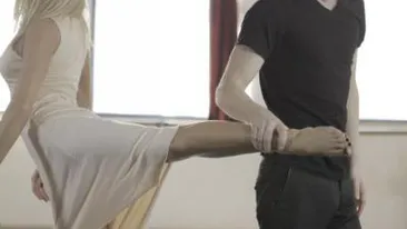 Adi Sana s-a apucat de balet la 36 de ani! Si-a invinetit degetele de la picioare si de abia mai poate sa mearga!