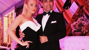 Pe MARIA CONSTANTIN o ştie o ţară întreagă, dar iată cum arată sora ei! Nimeni nu avea habar, dar sunt trase la indigo