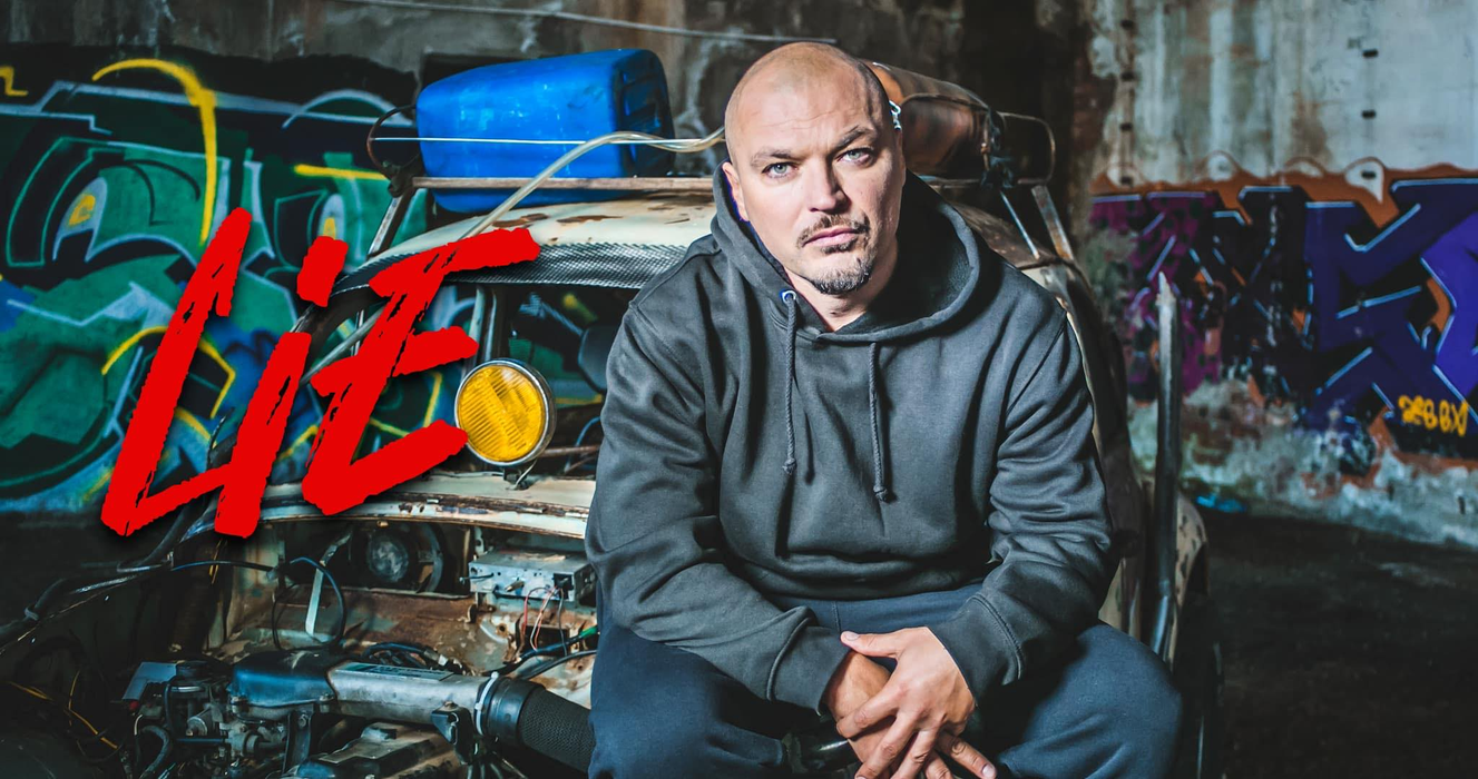 Puya, acuzat că a urcat pe scenă în stare de ebrietate! Prestaţia artistului a fost aspru criticată