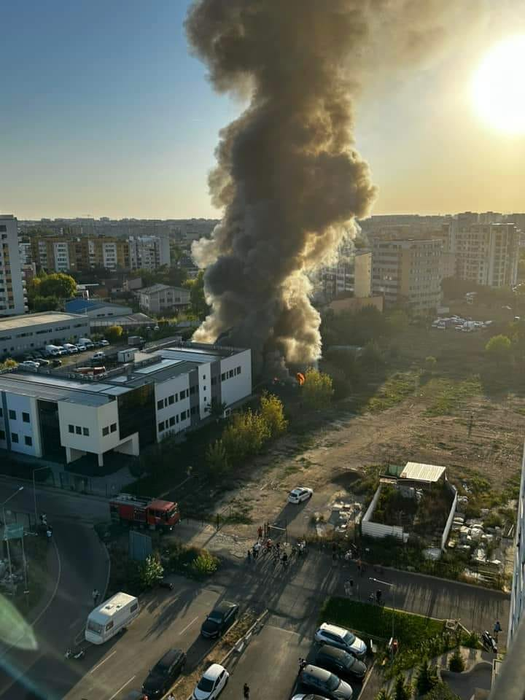 Incendii la fostul cinematograf Gloria și pe Aleea Lacul Morii. Sursă foto: Martori eveniment