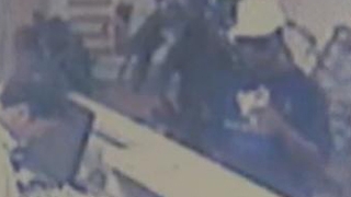 S-a impuscat in cap in timp ce tragea intr-un casier