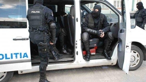 Percheziţii în Dâmboviţa, la persoane suspectate de fraudarea mai multor bancomate