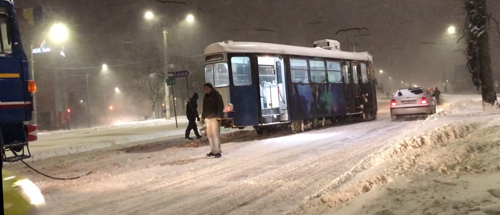 Un tramvai care a deraiat, în Craiova, este repus pe șine