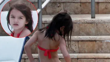 Si-a studiat funduletul la piscina