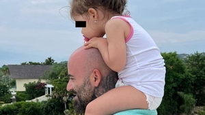 Matteo a trecut prin clipe de groază! Un copac s-a prăbușit în locul în care fiica lor se juca: "A căzut peste bancă..."