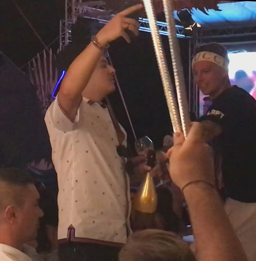 Fentosanii din ”Brigada Nepoții”, cu Marează și Flămânzeanu în frunte, au cheltuit 40.000 € într-un singur weekend pe șampanii Armand de Brignac