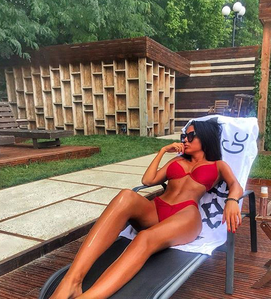 Raluca, ”Bombardiera de la Bamboo”, se mândrește cu un fizic de invidiat