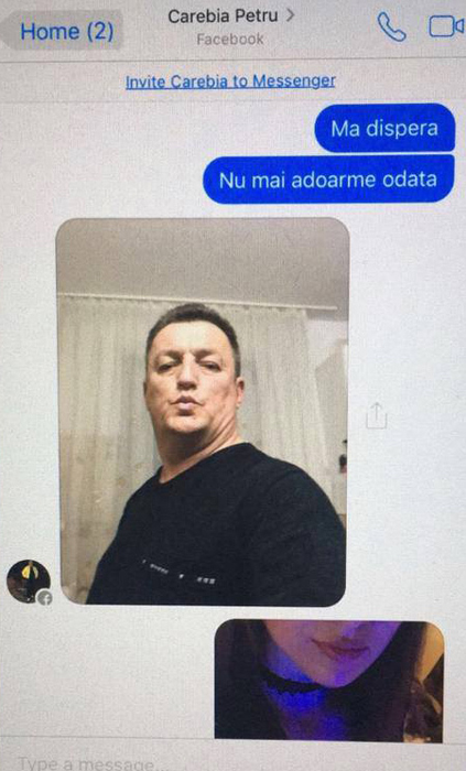Petru Carebia s-a pozat în ipostaze intime.