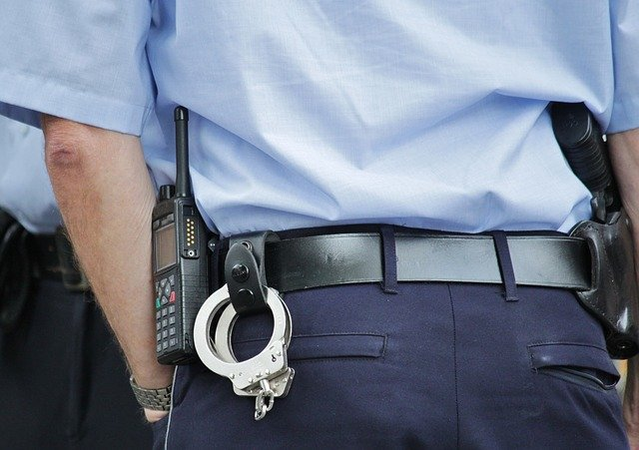 Un român hoț a fost ucis în Spania de un bătrân! Păgubitul s-a „trezit” la miezul nopții, în casă, cu românul și l-a împușcat