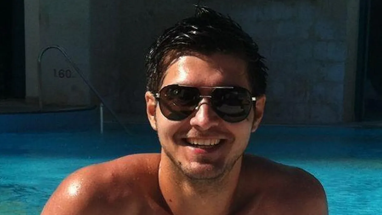 Triunghi amoros cu iz de telenovela intre Flore, Tania Budi si un pusti. Tanarul le jongleaza si le pune in situatii penibile!