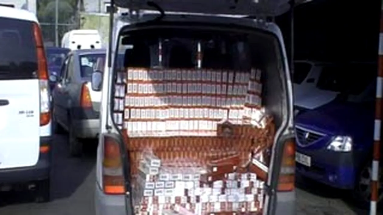 Un sofer care transporta 5.000 de pachete cu tigari de contrabanda a fost retinut cu focuri de arma