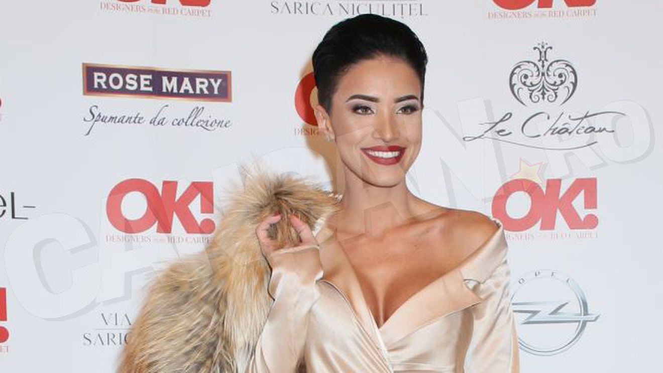 Ce a apărut pe pagina de facebook a ADELINEI PESTRIŢU, după ce a fost surprinsă cu trei bărbaţi! "Secrete..."