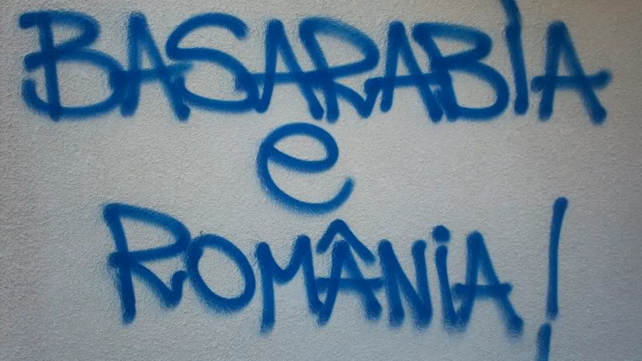 Ai vazut sigur mesajul „Basarabia e Romania”, dar nu stiai cine il scrie pe toate zidurile! Citeste povestea celor sase artisti