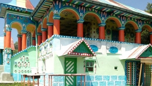 Casa dintr-o comună vâlceană, ce pare de turtă dulce! Care este motivul pentru care arată în acest fel