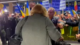 Haos pe Aeroportul Otopeni la revenirea Dianei Șoșoacă în țară, după ce Parlamentul European i-a ridicat imunitatea