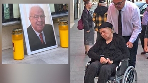 Imaginile durerii! Cum a venit soția marelui actor Alexandru Arșinel la căpătâiul acestuia