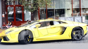 Si milionar, si cu Aventador, cum sa n-ai succes la femei!? Dan Nicorescu si-a pus manusile, si-a aprins trabucul, apoi…