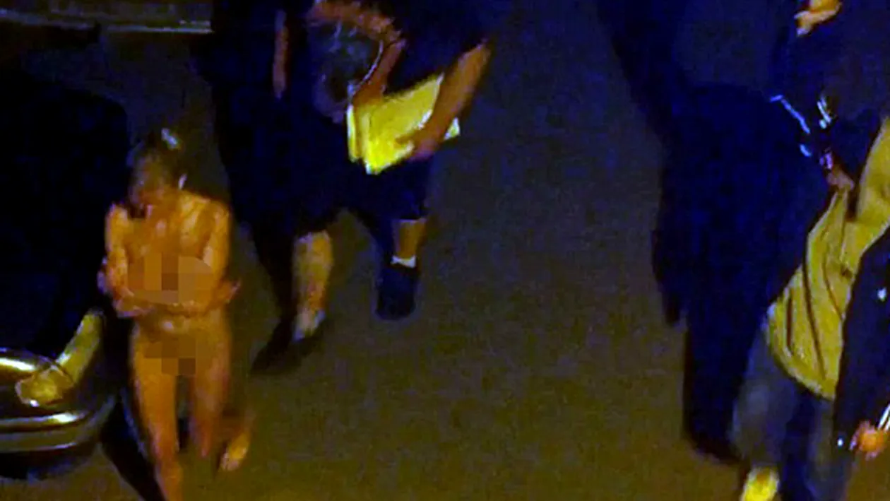 Poliţia obligă prostituatele să meargă dezbrăcate pe stradă alături de clienţii lor! Imagini interzise minorilor