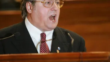 Nu se coboară la acest nivel:N-am ce să comentez despre Andreea sub-Marin!Cine e ca să vorbească Corneliu Vadim Tudor despre ea?