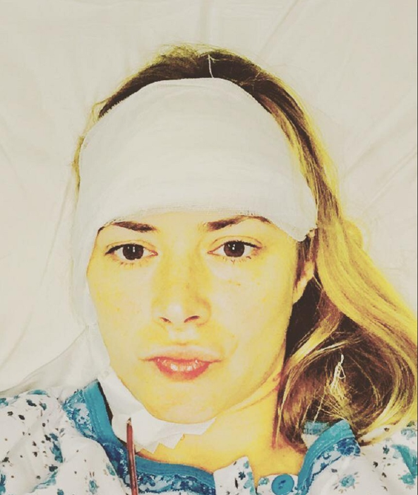 Kitty Cepraga a ajuns de urgenţă pe mâna medicilor! Vedeta a fost supusă unei operaţii în zona capului