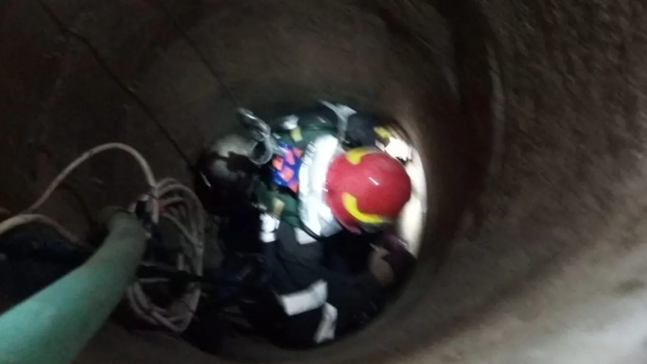 O femeie din Argeș s-a aruncat în fântână. Salvatorii au reușit să o scoată vie de la nouă metri adâncime